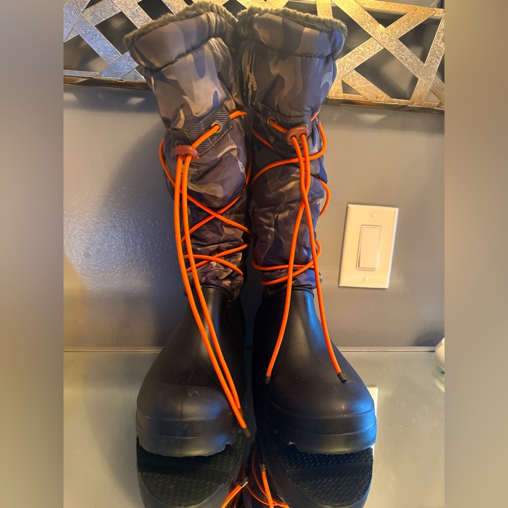 Dirty Laundry Khaki Camo Rainboots